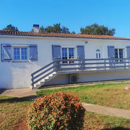 Сasa de vacaciones Peaceful House With Pool, 20min From Ocean Moutiers-les-Mauxfaits